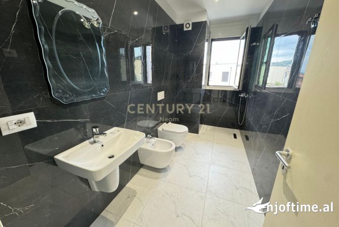 JAPIM ME QIRA ZYRE TEK RRUGA E KOSOVARVE!  Tirana, Albania Per Qira 1,600 Euro /Muaj