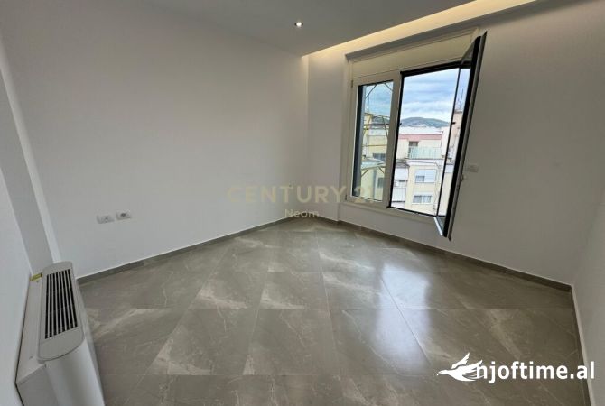 Ambient biznesi me qera 3+1 ne Tirane - 1,600 Euro
