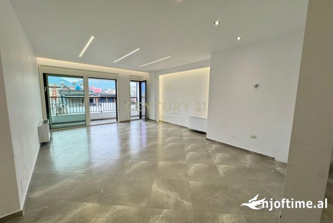 Ambient biznesi me qera 3+1 ne Tirane - 1,600 Euro