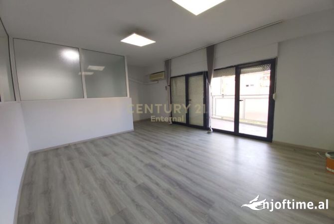 Ambient biznesi me qera 3+1 ne Tirane - 1,200 Euro
