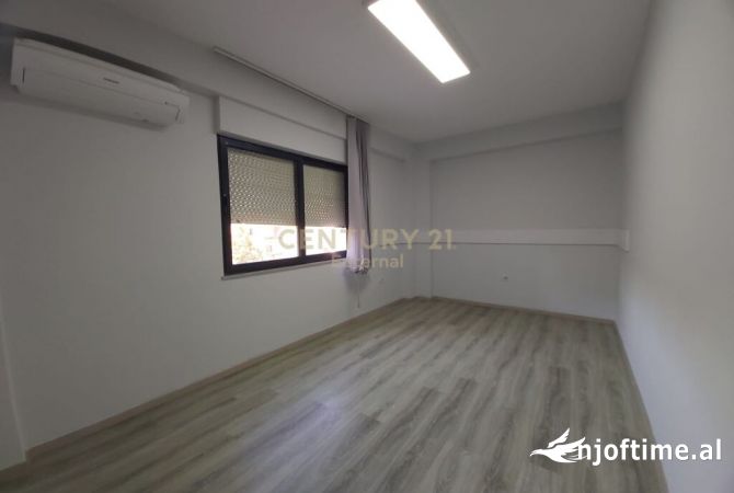 Ambient biznesi me qera 3+1 ne Tirane - 1,200 Euro