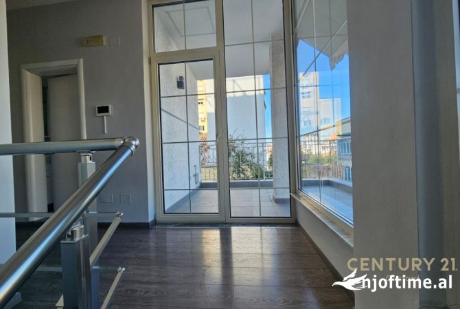 Ambient biznesi me qera 3+1 ne Tirane - 1,400 Euro