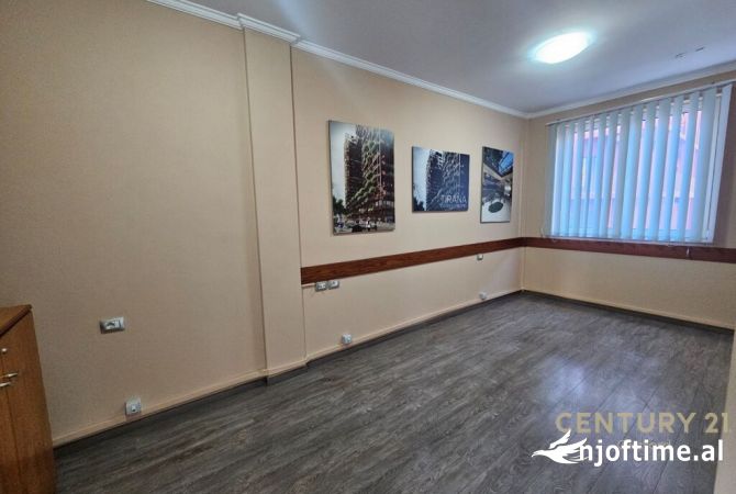 Ambient biznesi me qera 3+1 ne Tirane - 1,400 Euro
