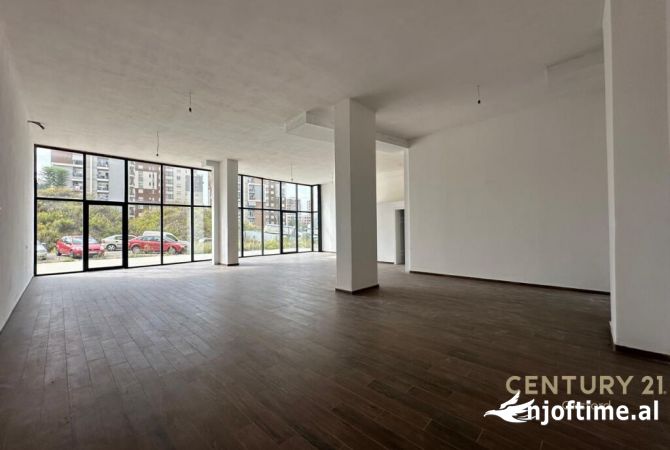 Ambient biznesi me qera 3+1 ne Tirane - 1,700 Euro