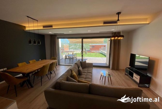 Shtepi me qera 2+1 ne Tirane - 1,400 Euro