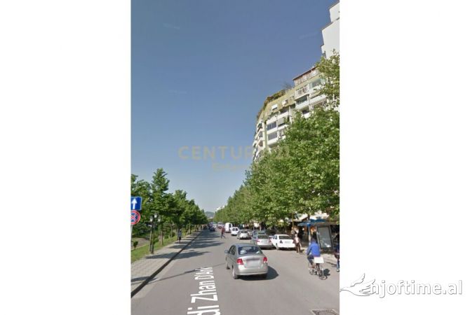 Ambient biznesi me qera 2+1 ne Tirane - 3,500 Euro