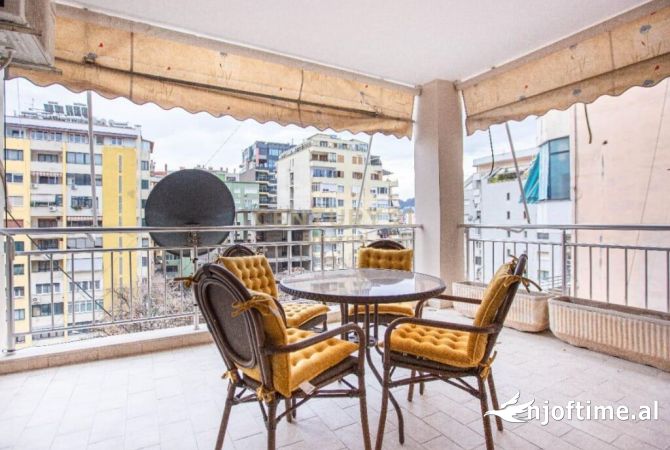 Shtepi me qera 2+1 ne Tirane - 1,300 Euro