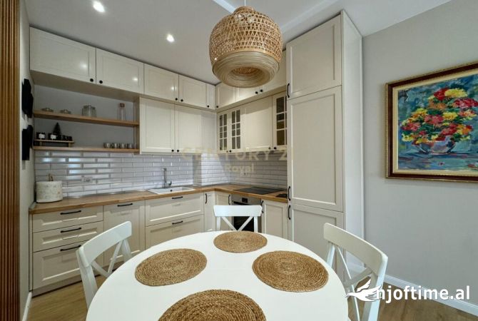 Shtepi me qera 2+1 ne Tirane - 1,200 Euro
