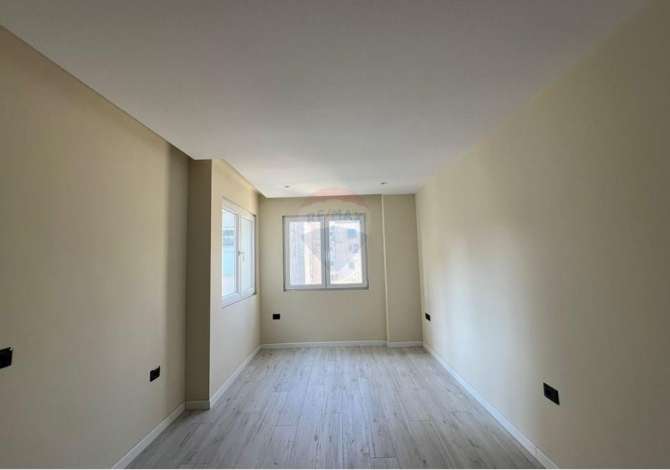 Ambiente Commerciale in Affitto 1+1 a Tirana - 450 Euro