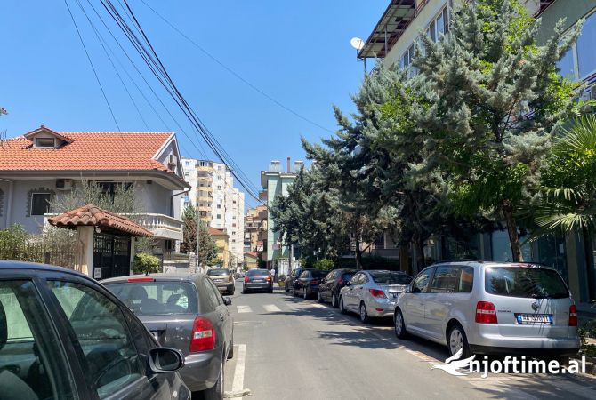Ambient biznesi me qera 3+1 ne Tirane - 400 Euro
