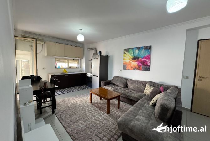 Apartsment 2+1 me qira te Kristal Centre