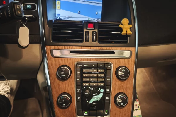 Makina ne shitje ne Tirane, Volvo, 2013 Diesel,Kambio Automatik Pagesa 10,900  Euro.