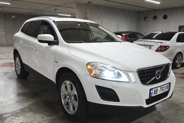 Auto in Vendita a Tirana - 10,900 Euro