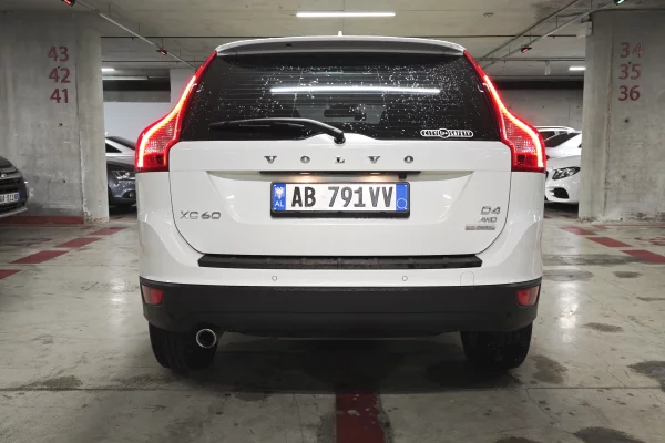 Makina ne shitje ne Tirane, Volvo, 2012 Diesel,Kambio Automatik Pagesa 10,900  Euro.