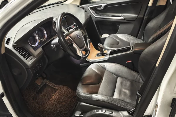 Makina ne shitje ne Tirane, Volvo, 2012 Diesel,Kambio Automatik Pagesa 10,900  Euro.