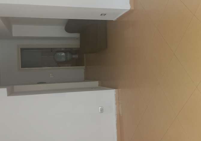 Ambient biznesi me qera 1+1 ne Elbasan - 23,000 Leke