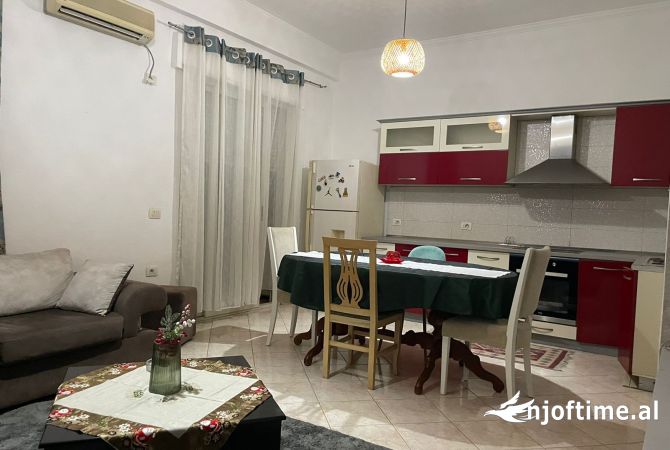 Shtepi me qera Apartament ne Tirane, 2+1, Mobilimi E mobiluar, Pagesa 500  Euro.