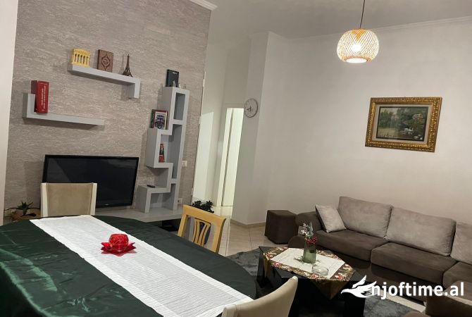 Shtepi me qera Apartament ne Tirane, 2+1, Mobilimi E mobiluar, Pagesa 500  Euro.
