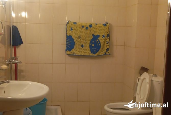 Shtepi ne shitje Apartament ne Tirane, 2+1, Mobilimi Pjeserisht e mobiluar, Pagesa 93,000  Euro.