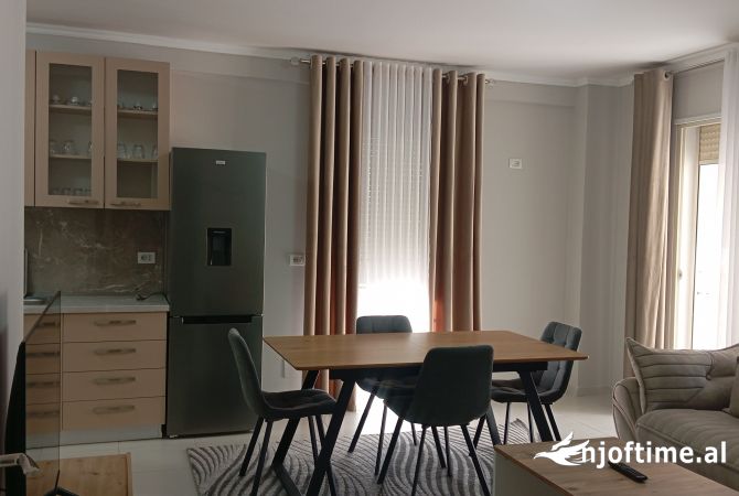 Shtepi ne shitje Apartament ne Tirane, 2+1, Mobilimi E mobiluar, Pagesa 180,000  Euro.