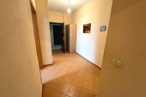 Shtepi ne shitje Apartament ne Tirane, 2+1, Mobilimi E mobiluar, Pagesa 130,000  Euro.
