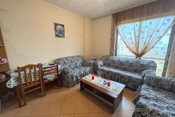 Shtepi ne shitje Apartament ne Tirane, 2+1, Mobilimi E mobiluar, Pagesa 130,000  Euro.