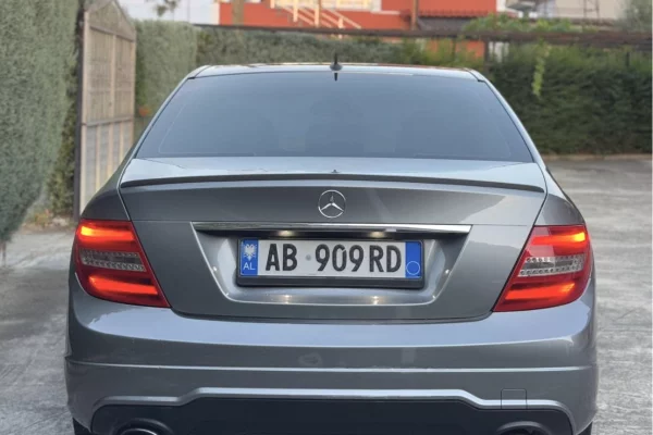 Makina ne shitje ne Elbasan, Mercedes-Benz, 2013 gasoline-gas,Kambio Automatik Pagesa 8,700  Euro.