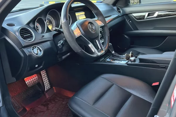 Makina ne shitje ne Elbasan, Mercedes-Benz, 2013 gasoline-gas,Kambio Automatik Pagesa 8,700  Euro.