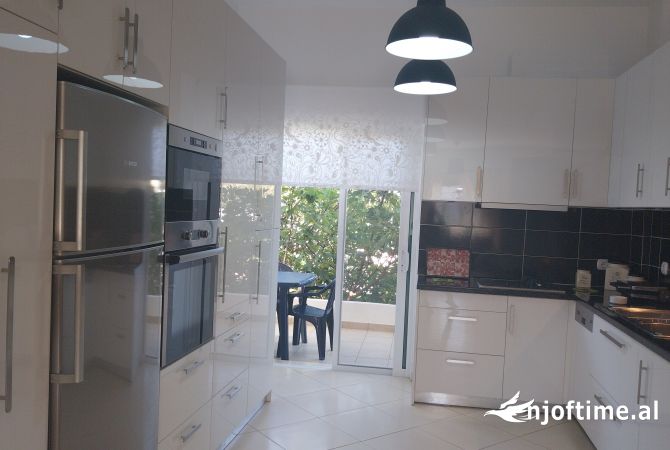 Shtepi me qera 2+1 ne Durres - 500 Euro