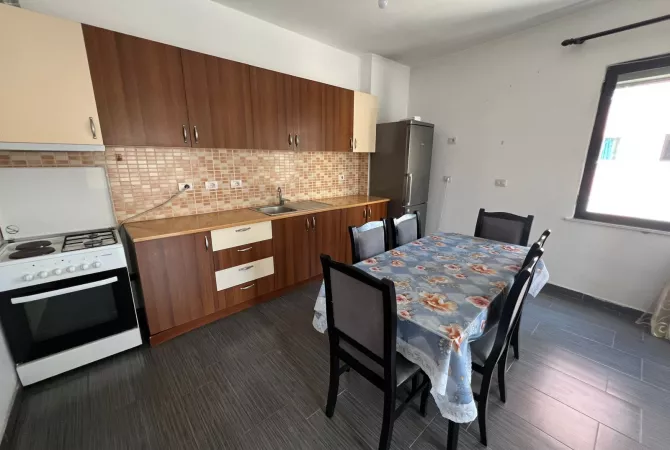 Shtepi me qera 2+1 ne Tirane - 35,000 Leke