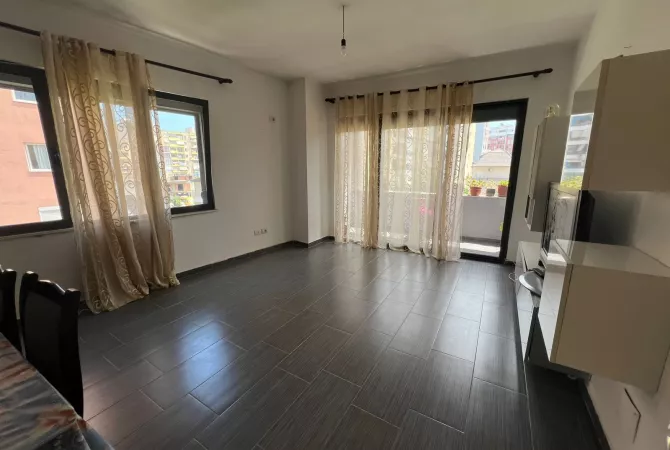 Shtepi me qera 2+1 ne Tirane - 35,000 Leke