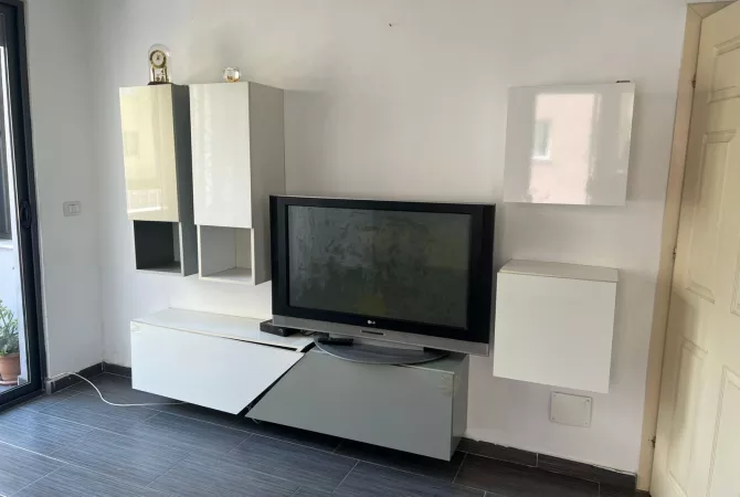 Shtepi me qera 2+1 ne Tirane - 35,000 Leke