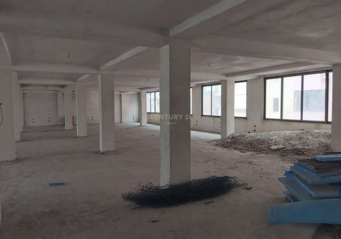 Jepet me qera kati i trete i nje ndertese ne rrugen Irfan Tomini, perballe kompleksit Delijorgji.