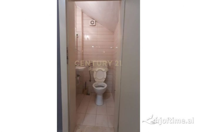 Ambient biznesi me qera 3+1 ne Tirane - 150,000 Euro