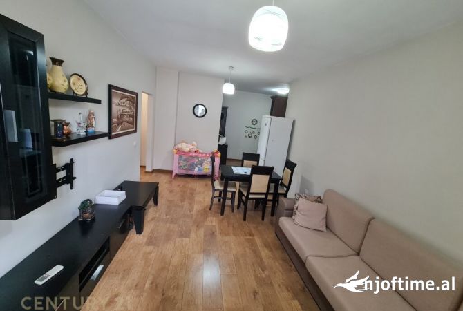 Shtepi me qera 2+1 ne Tirane - 450 Euro