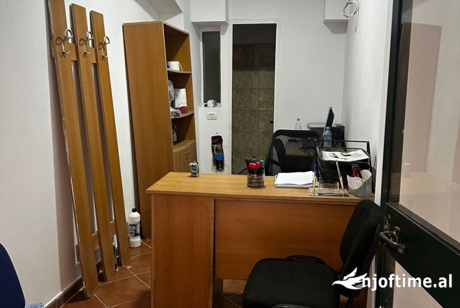 Ambient biznesi me qera 3+1 ne Tirane - 300 Euro