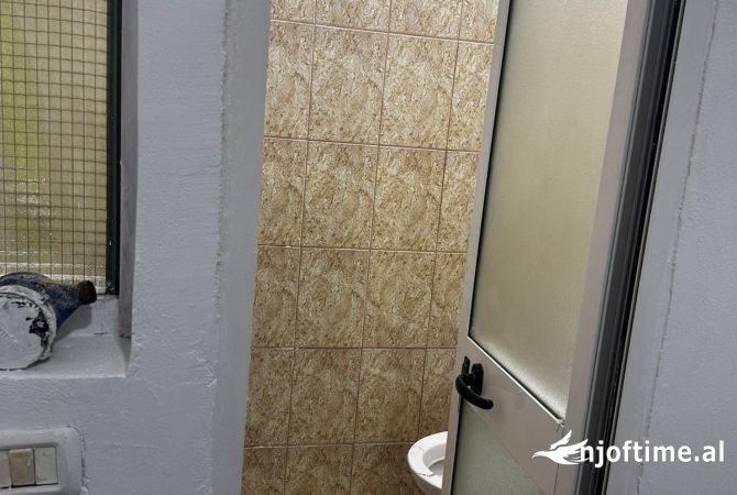 Ambient biznesi me qera 3+1 ne Tirane - 300 Euro