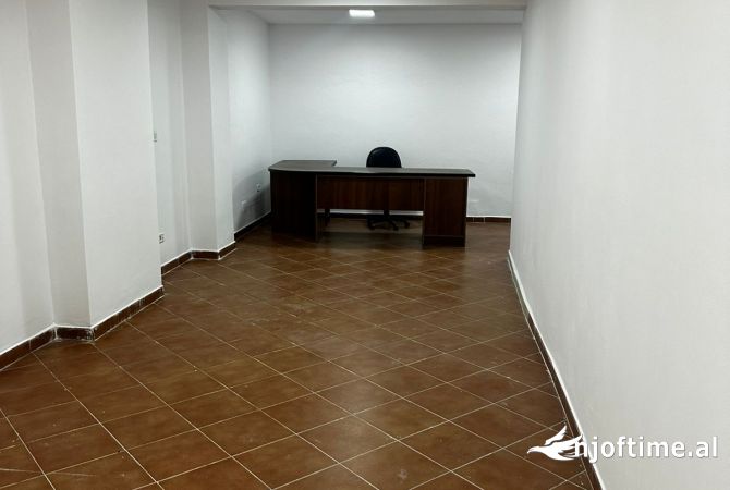 Ambient biznesi me qera 3+1 ne Tirane - 500 Euro