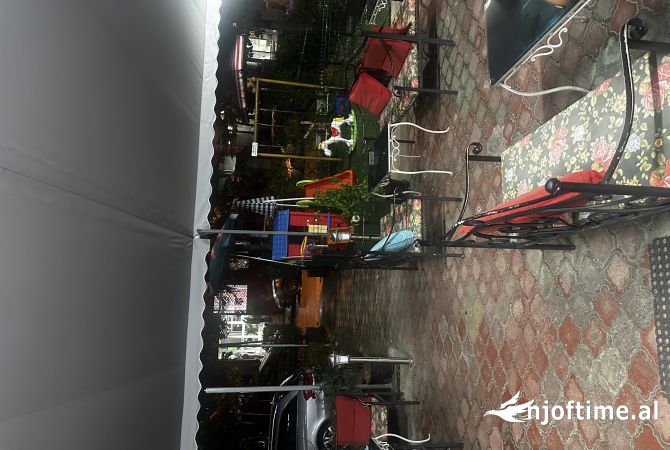 Ambient biznesi me qera 2+1 ne Tirane - 1,500 Euro