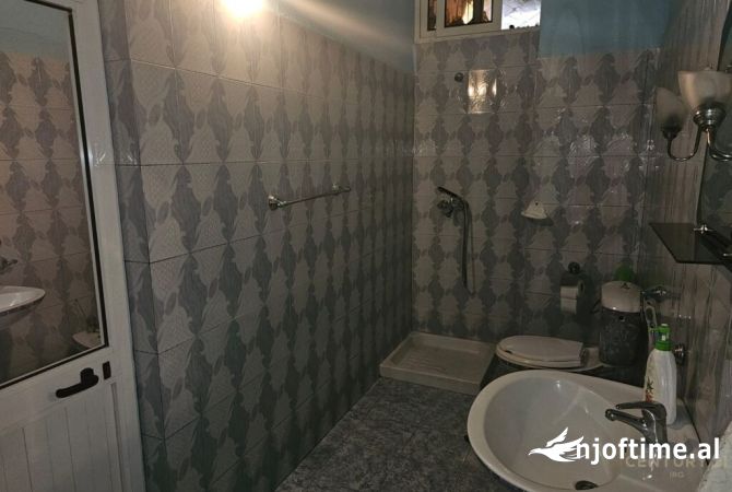 Shtepi ne shitje 1+1 ne Tirane - 130,000 Euro