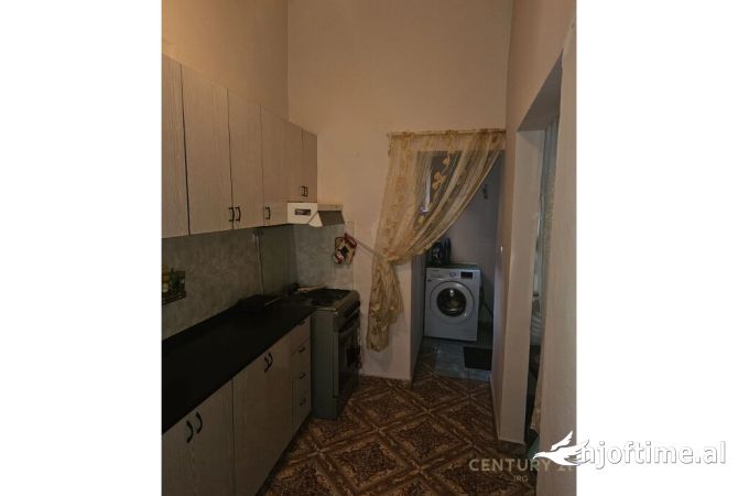 Shtepi ne shitje 1+1 ne Tirane - 130,000 Euro