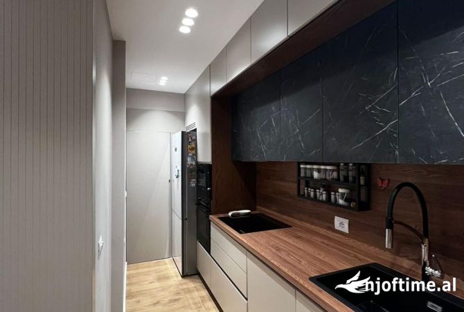Shtepi ne shitje Apartament ne Tirane, 2+1, Mobilimi E mobiluar, Pagesa 200,000  Euro.