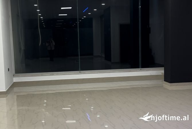 Ambient biznesi me qera 1+1 ne Tirane - 450 Euro