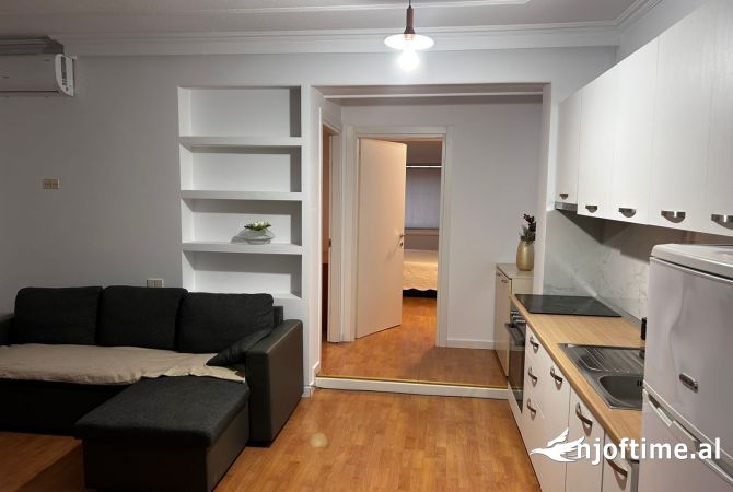 Shitet apartament 2+1