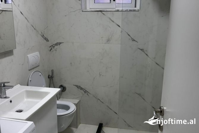 Shtepi ne shitje Apartament ne Tirane, 2+1, Mobilimi E mobiluar, Pagesa 206,000  Euro.