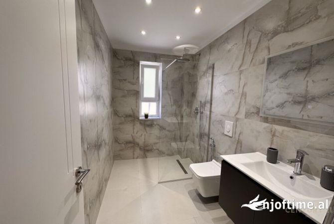 Shtepi ne shitje Apartament ne Tirane, 2+1, Mobilimi E mobiluar, Pagesa 158,000  Euro.