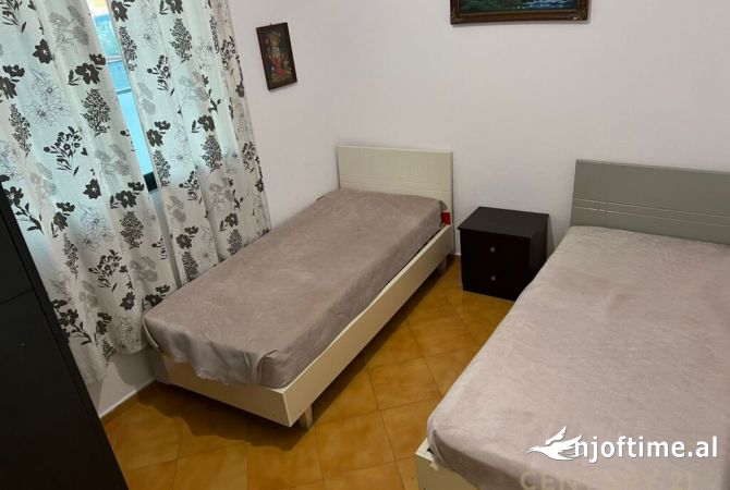 Shtepi me qera Shtepi Private ne Tirane, 2+1, Mobilimi E mobiluar, Pagesa 450  Euro.