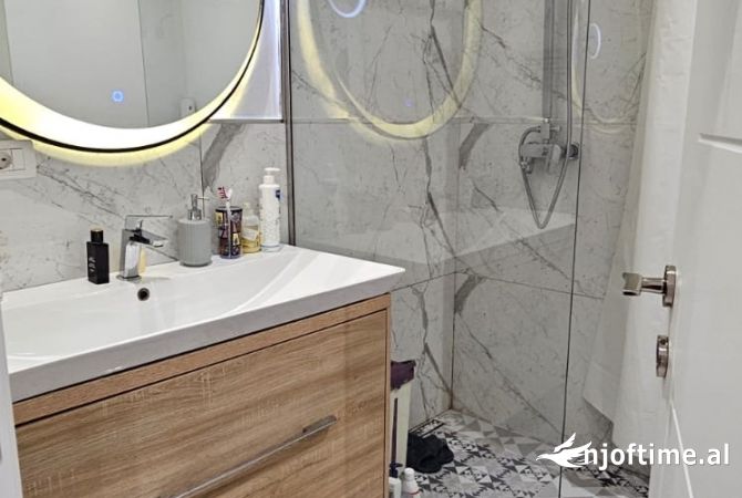 Shtepi ne shitje Apartament ne Tirane, 1+1, Mobilimi E mobiluar, Pagesa 137,000  Euro.