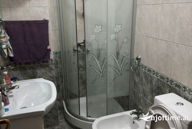 Shtepi me qera Apartament ne Tirane, 2+1, Mobilimi E mobiluar, Pagesa 600  Euro.