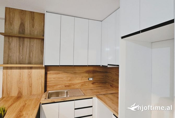 Shtepi ne shitje Apartament ne Tirane, 2+1, Mobilimi Pjeserisht e mobiluar, Pagesa 84,000  Euro.